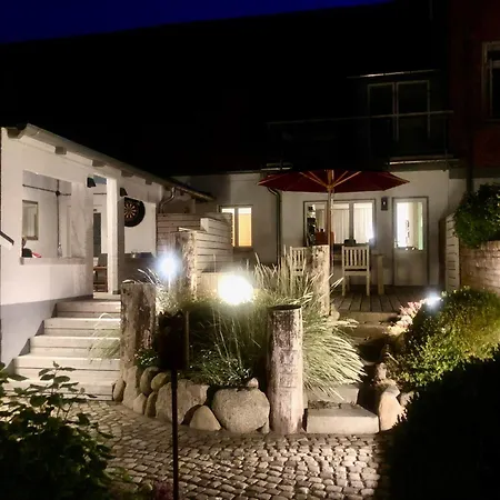 Gaestehaus Kajuete Direkt Am Wasser Friedrichstadt Extérieur photo
